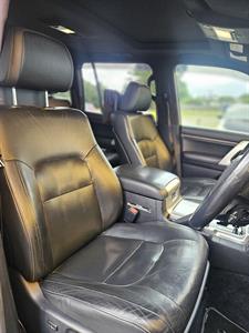 2016 Toyota Landcruiser - Thumbnail