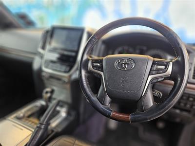 2016 Toyota Landcruiser - Thumbnail