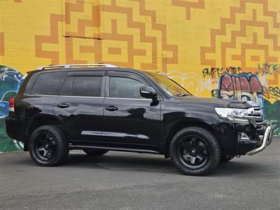 2016 Toyota Landcruiser - Thumbnail
