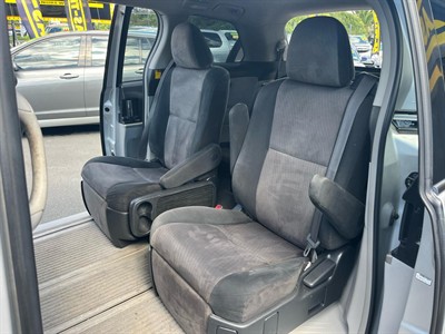 2006 Toyota Estima - Thumbnail