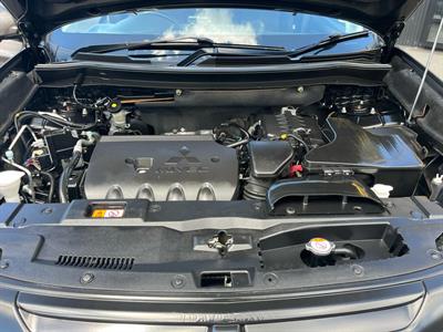 2016 Mitsubishi Outlander - Thumbnail