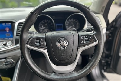 2015 Holden COMMODORE - Thumbnail