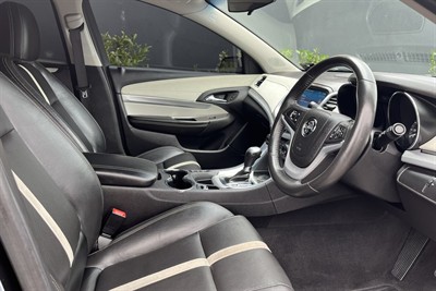 2015 Holden COMMODORE - Thumbnail