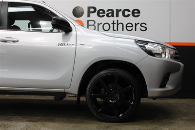 2017 Toyota Hilux - Thumbnail