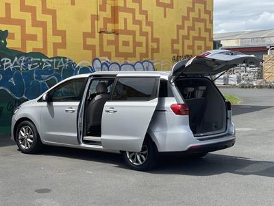 2020 Kia Carnival - Thumbnail