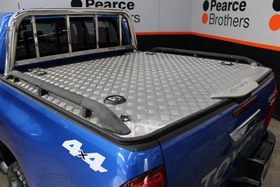 2017 Toyota Hilux - Thumbnail