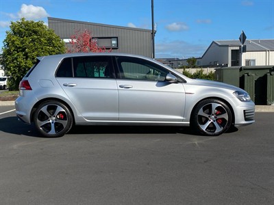 2014 Volkswagen Golf - Thumbnail