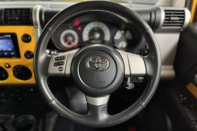2011 Toyota FJ CRUISER - Thumbnail