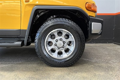 2011 Toyota FJ CRUISER - Thumbnail