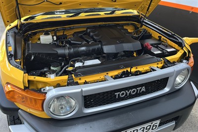 2011 Toyota FJ CRUISER - Thumbnail