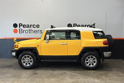 2011 Toyota FJ CRUISER - Thumbnail