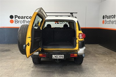 2011 Toyota FJ CRUISER - Thumbnail