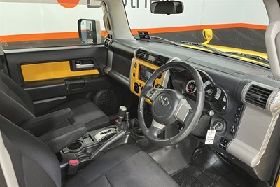 2011 Toyota FJ CRUISER - Thumbnail