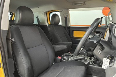 2011 Toyota FJ CRUISER - Thumbnail