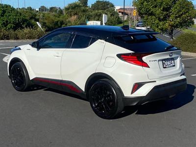 2020 Toyota C-HR - Thumbnail