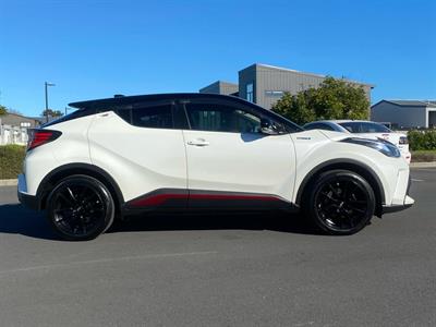 2020 Toyota C-HR - Thumbnail