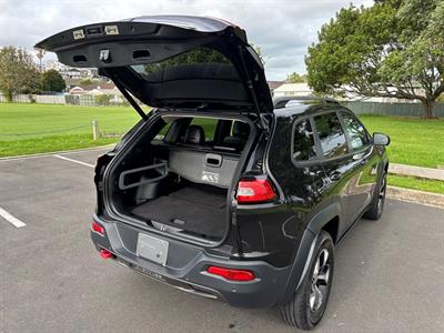 2017 Jeep Cherokee - Thumbnail