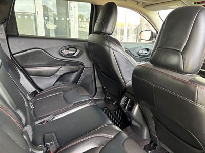 2017 Jeep Cherokee - Thumbnail