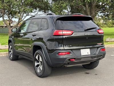 2017 Jeep Cherokee - Thumbnail