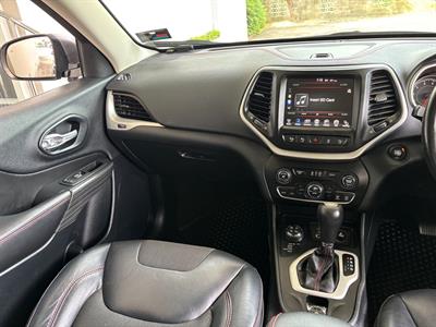 2017 Jeep Cherokee - Thumbnail