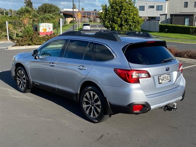 2015 Subaru Outback - Thumbnail