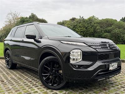 2022 Mitsubishi Outlander - Thumbnail