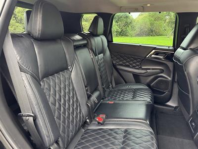 2022 Mitsubishi Outlander - Thumbnail