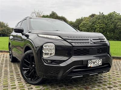 2022 Mitsubishi Outlander - Thumbnail