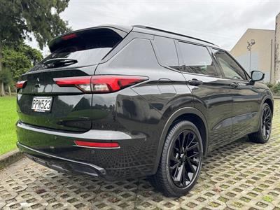 2022 Mitsubishi Outlander - Thumbnail