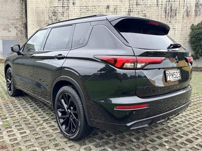 2022 Mitsubishi Outlander - Thumbnail