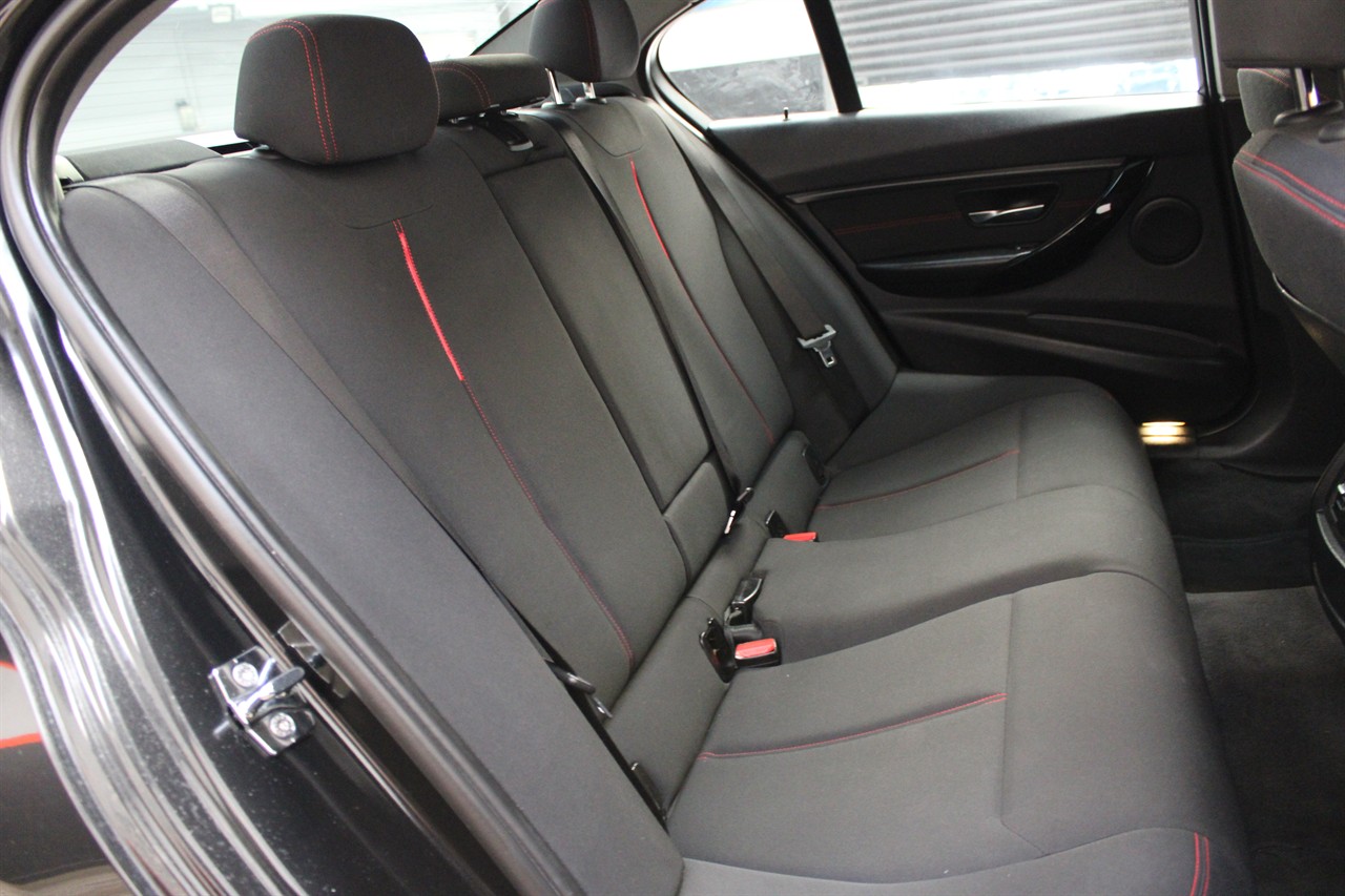 2012 BMW 320I