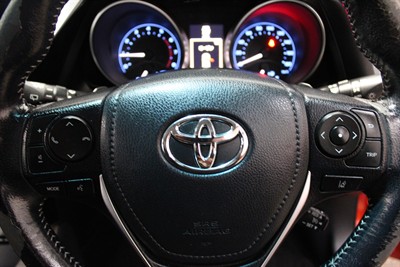 2016 Toyota Auris - Thumbnail