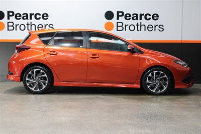 2016 Toyota Auris - Thumbnail