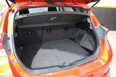 2016 Toyota Auris - Thumbnail