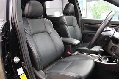 2022 Mitsubishi Outlander - Thumbnail