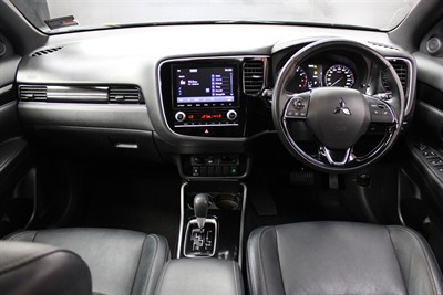 2022 Mitsubishi Outlander - Thumbnail