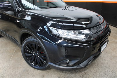 2022 Mitsubishi Outlander - Thumbnail