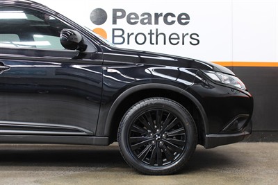 2022 Mitsubishi Outlander - Thumbnail