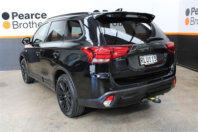 2022 Mitsubishi Outlander - Thumbnail