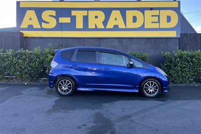 2011 Honda FIT - Thumbnail