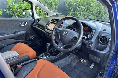 2011 Honda FIT - Thumbnail