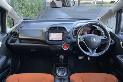 2011 Honda FIT - Thumbnail