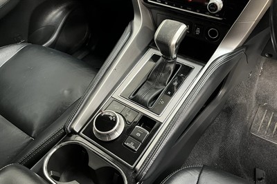 2020 Mitsubishi Pajero - Thumbnail