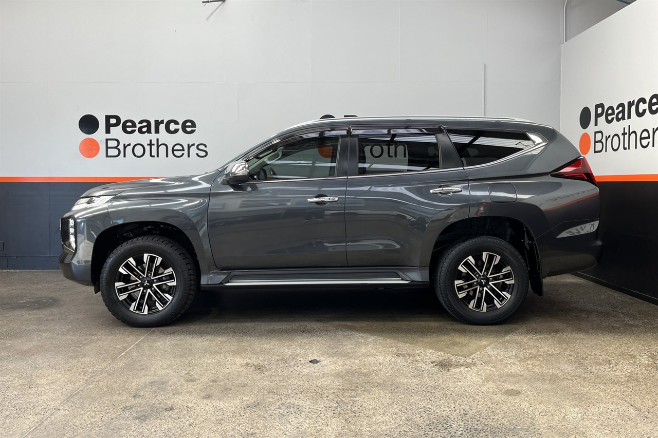 2020 Mitsubishi Pajero