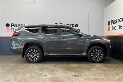 2020 Mitsubishi Pajero - Thumbnail