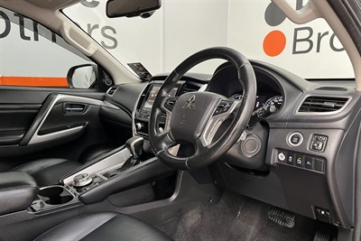 2020 Mitsubishi Pajero - Thumbnail