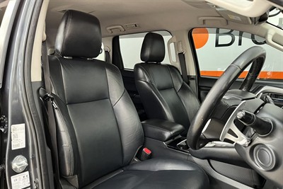 2020 Mitsubishi Pajero - Thumbnail