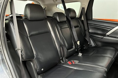 2020 Mitsubishi Pajero - Thumbnail