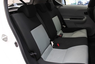 2012 Toyota Aqua - Thumbnail
