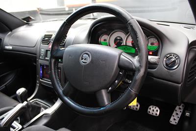 2004 Holden COMMODORE - Thumbnail